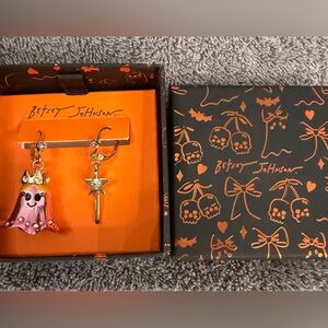 👸Betsey Johnson Princess and Wand Drop Earrings